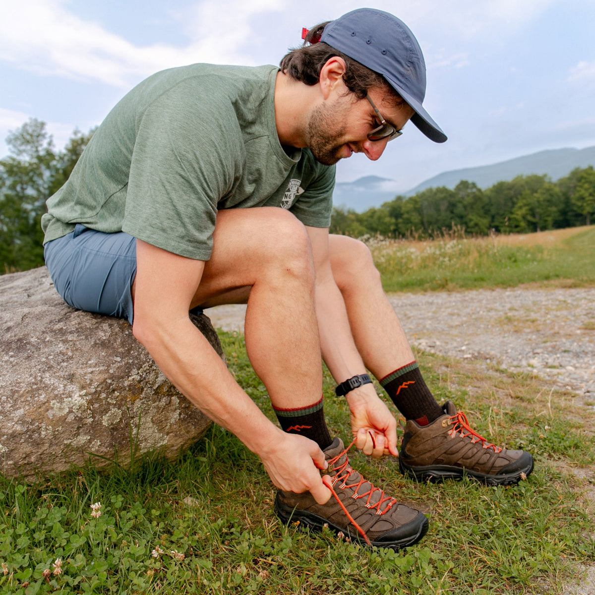 Darn Tough Hiker Micro Crew Midweight Cushion Hiking Socks, Walnut