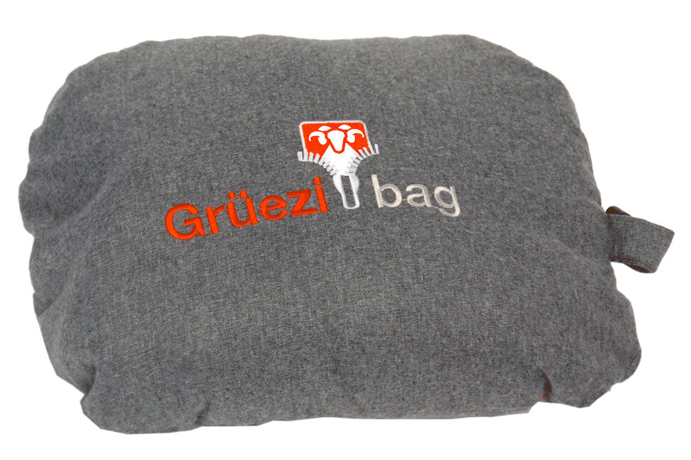 Grüezi-Bag Feater toplotna vložka za spalno vrečo s USB vmesnikom, siva