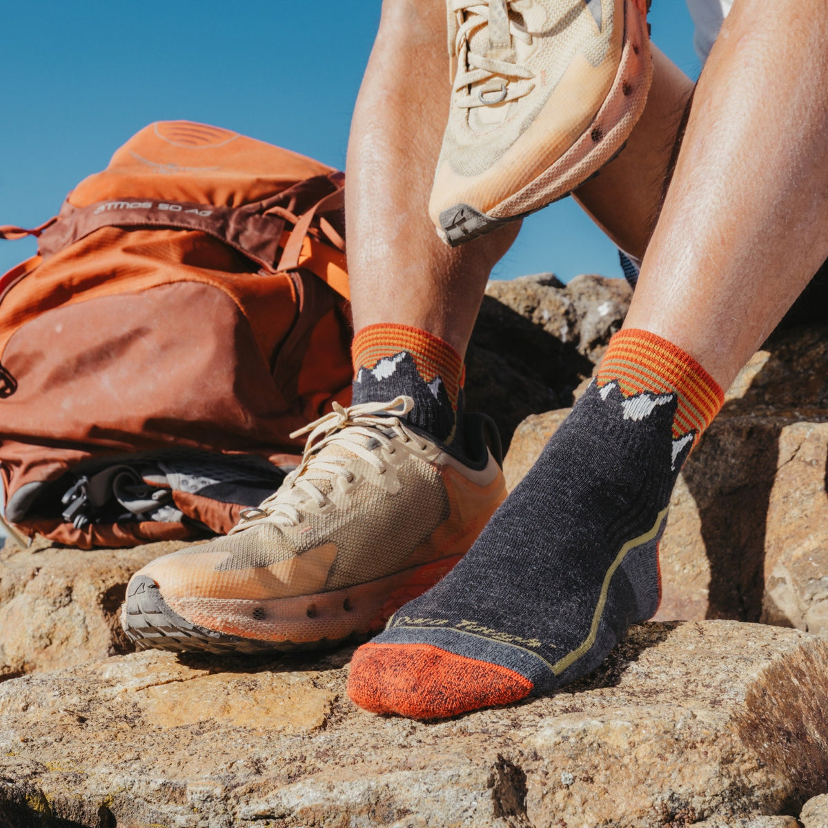 Darn Tough Hiker 1/4 Midweight Cushion Hiking Socks, Mountain Gray
