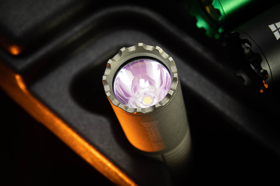 Speras E21 napolnljiva svetilka taktična, titanium