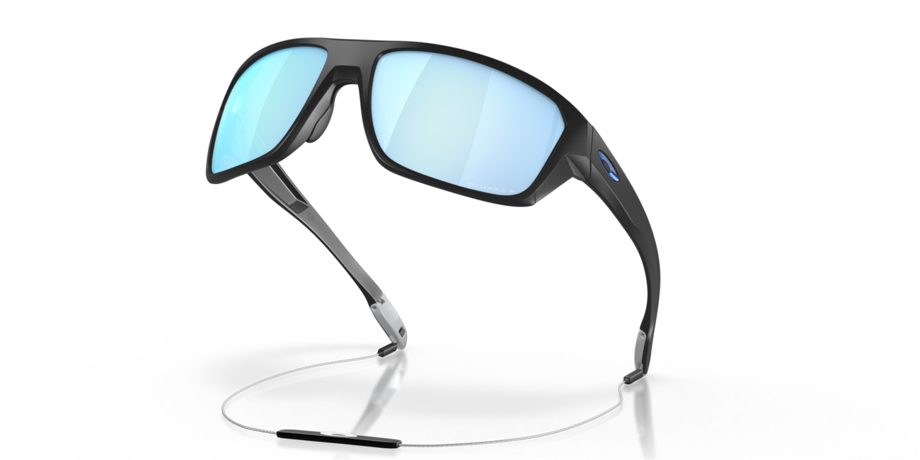 Oakley SPLIT SHOT sončna očala s okvirjem Matte Black in stekli Prizm Deep Water Polar 64