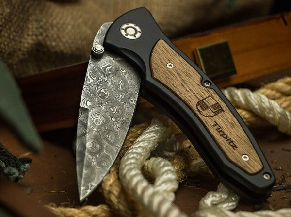 BÖKER® Tirpitz-Damascus žepni nož 9,9 cm, damask, aluminijast, oreh