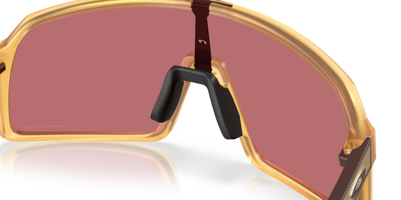 Oakley SUTRO sončna očala s okvirjem Matte Trans Light Curry in lečami Prizm Dark Golf iz jekla