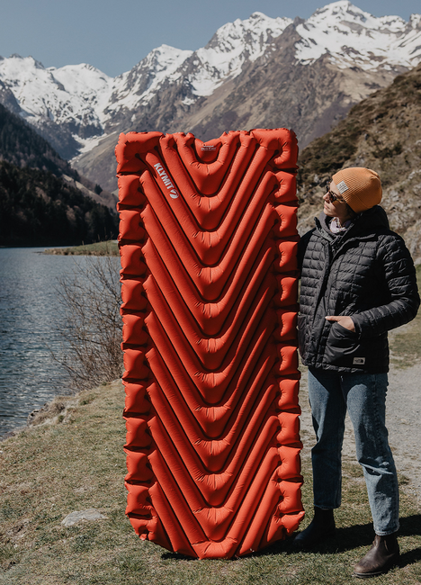 Klymit Static V Luxe izolovana napihljiva podloga za spanje, rdeča