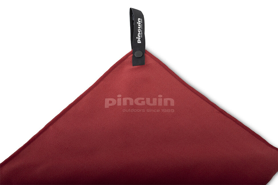 Pinguin Micro towel Logo brisača 60 x 120 cm, rdeča