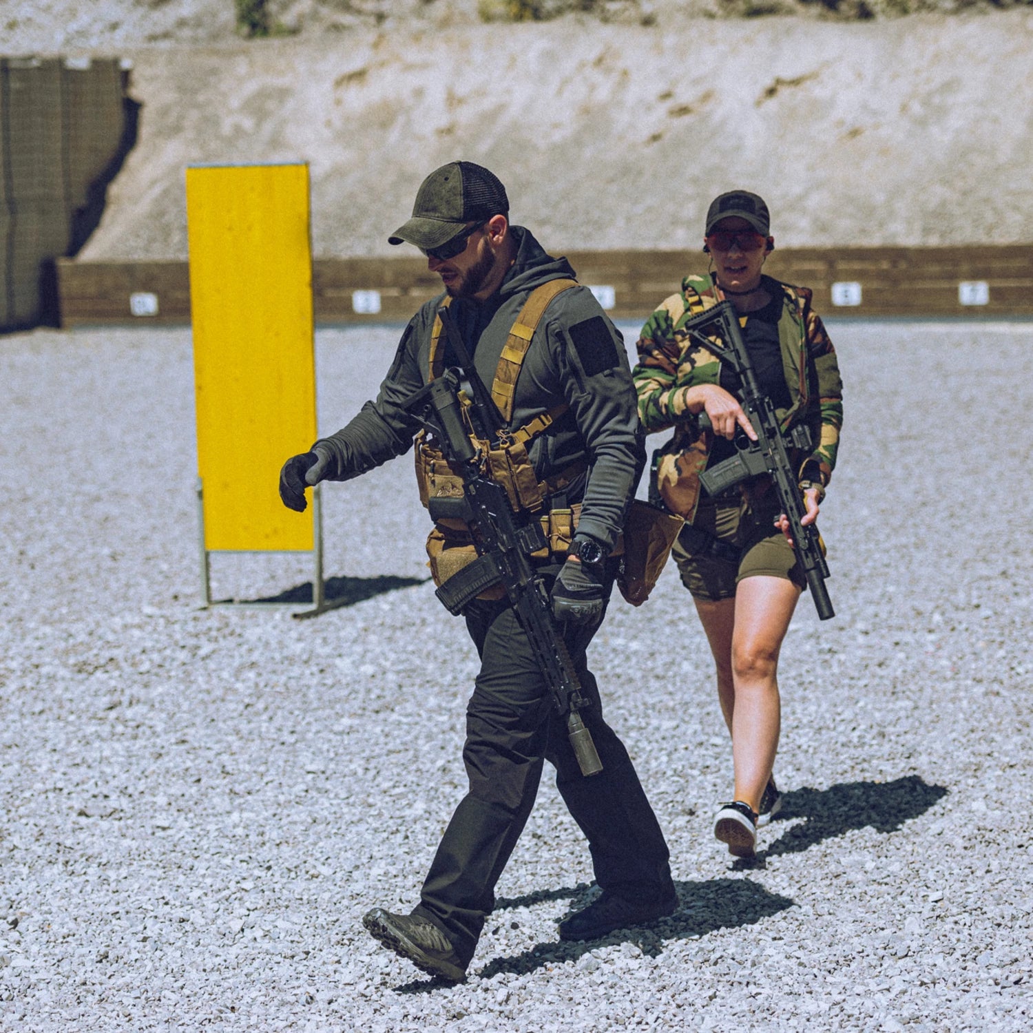 Helikon-Tex Range Hoodie TopCool mikina, olivová/čierna – v použití 2