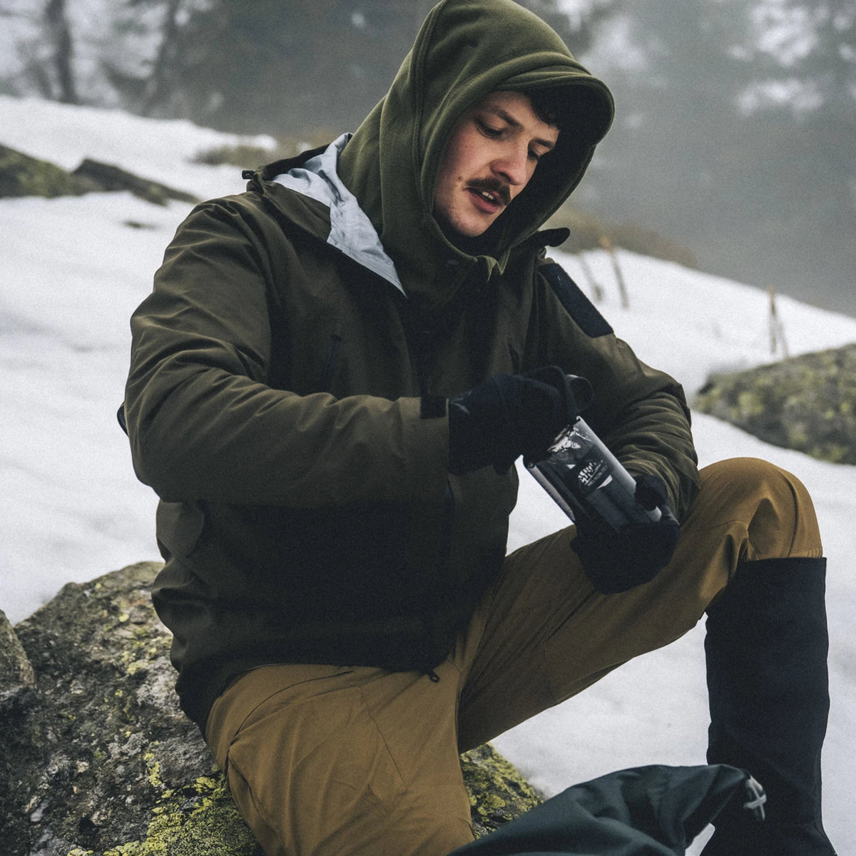 Helikon-Tex BLIZZARD nohavice StormStretch, Adaptive Green – v použití 1