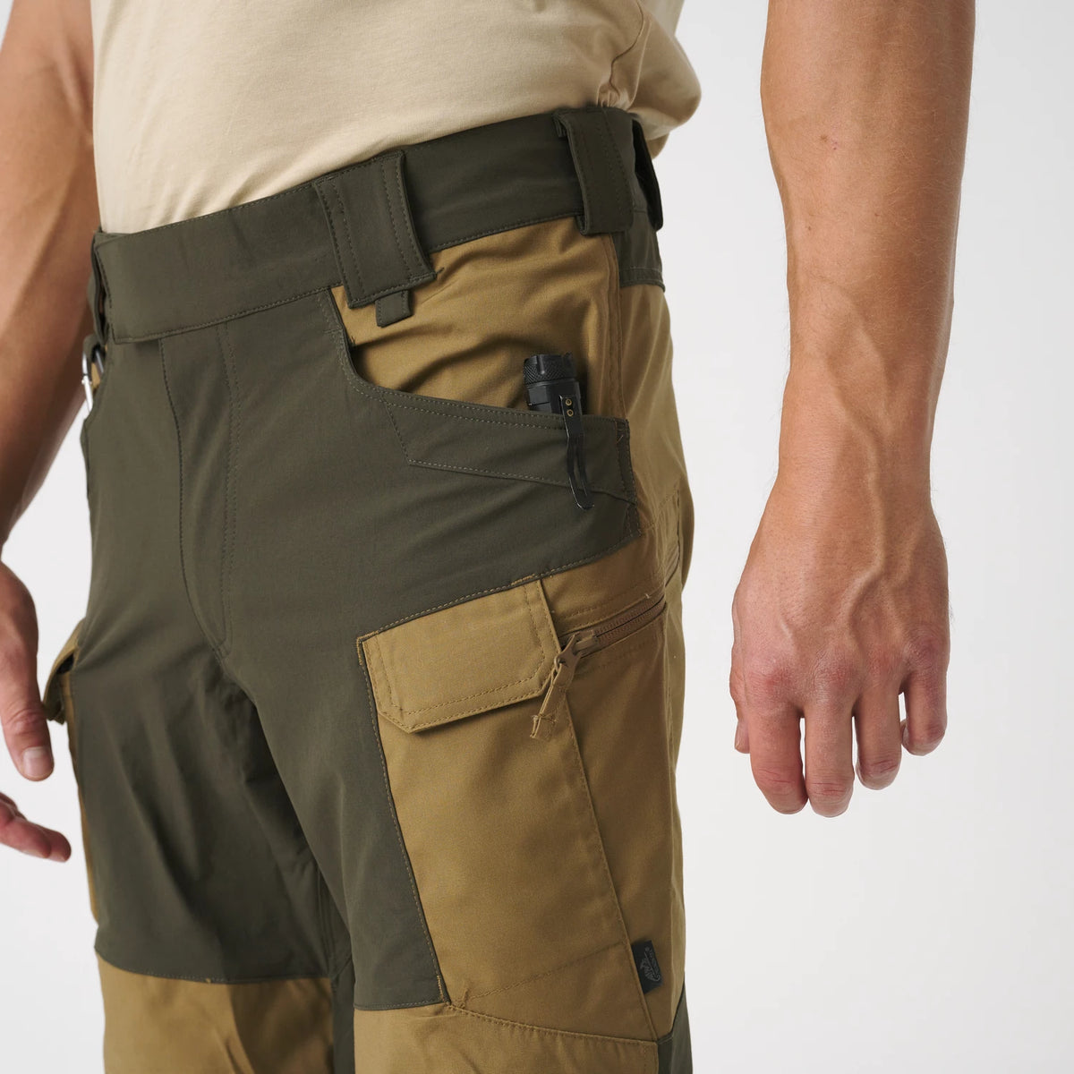 Helikon-Tex HYBRID OUTBACK nohavice Dura Canvas DuraCanvas, Coyote / Taiga Green – detail 3