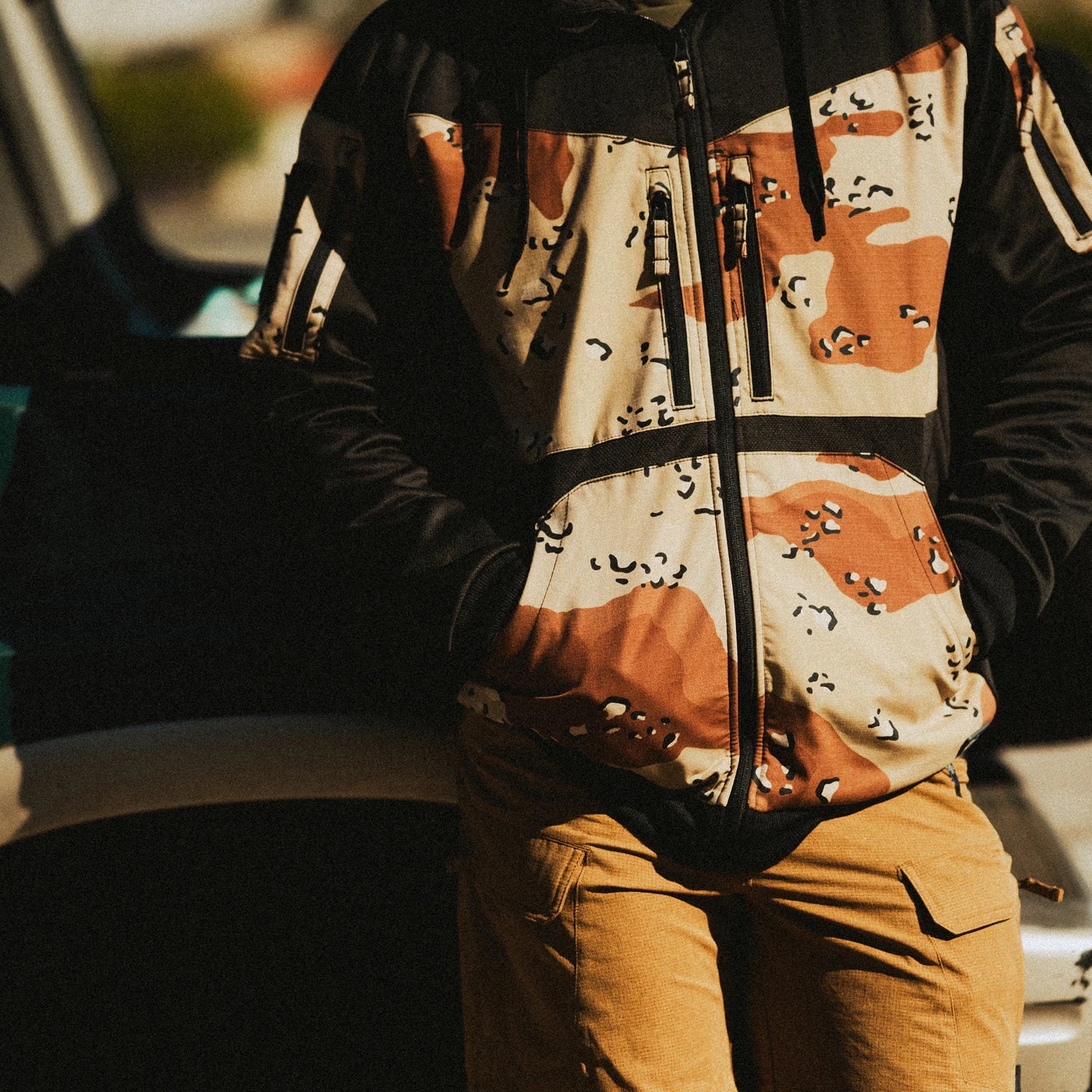 Helikon-Tex ROGUE HOODIE bunda, BLACK/TIGER STRIPE – v použití 1