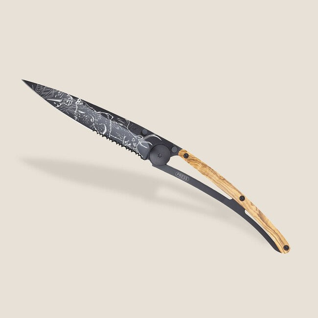 Deejo Tattoo preklopni nož Serration olive wood Hunting Scene