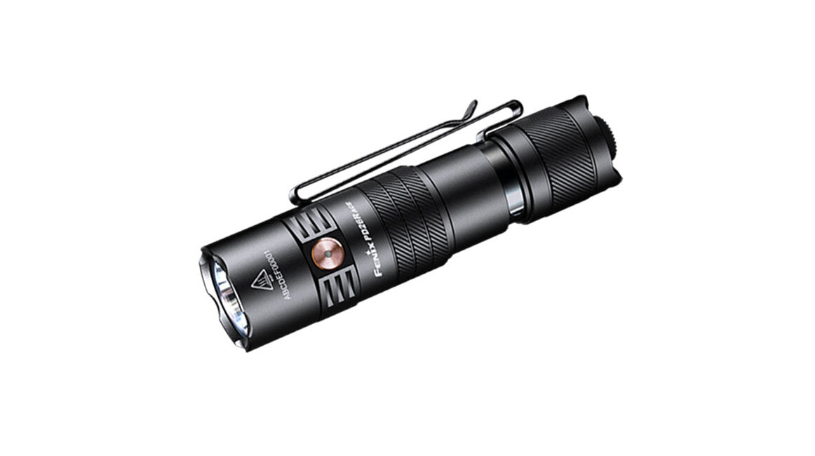 Fenix PD26R ACE kompaktna svetilka taktična