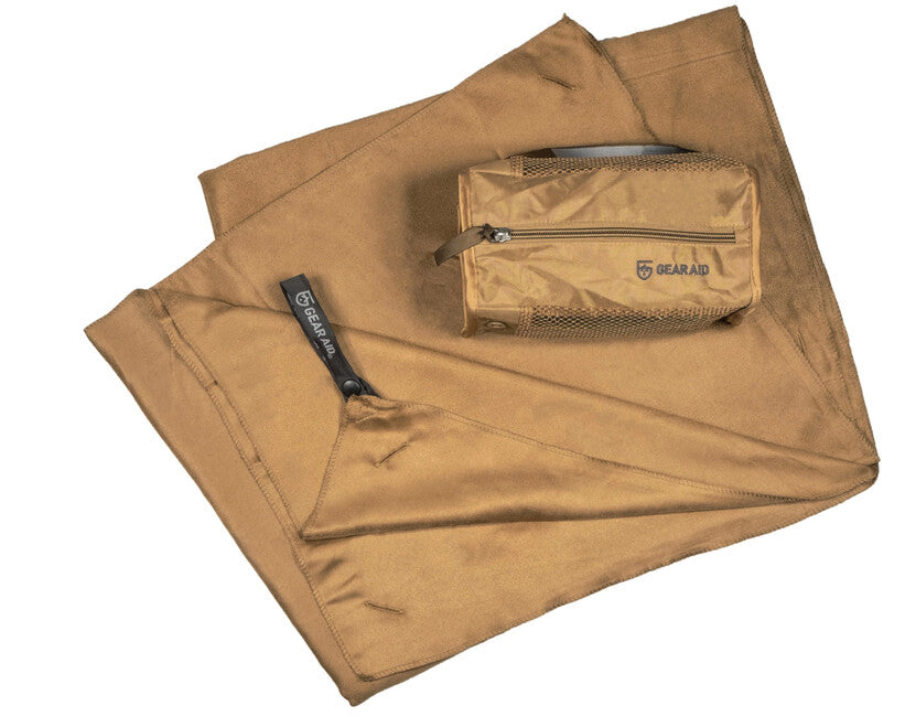 Gear Aid Microfiber Towel prhljivi brisač iz mikrovlaken z antibakterialno obdelavo in mrežno vrečko roka, GearAid, 75 x 120 cm, coyote
