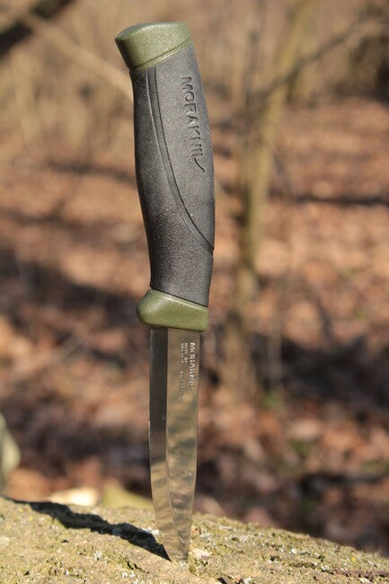 Mora of Sweden Companion nož, vojaško zelena