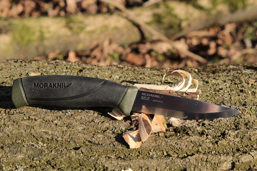 Mora of Sweden Companion nož, vojaško zelena