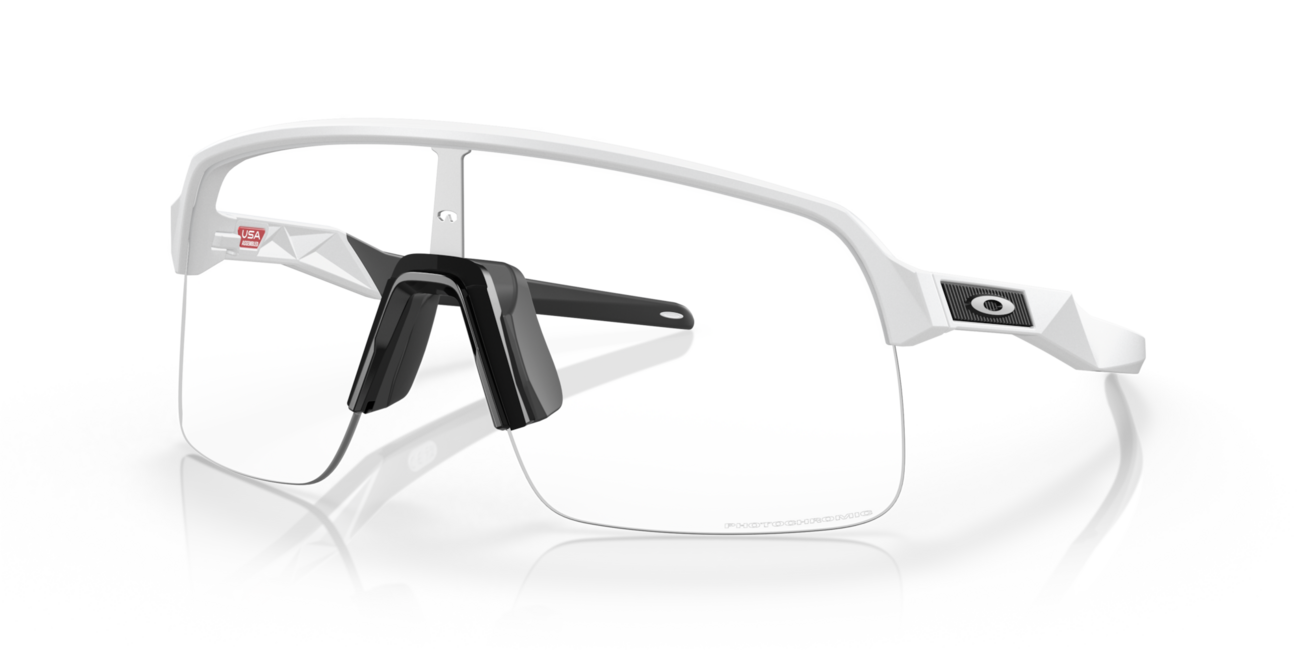 Oakley SUTRO LITE fotokromatska sončna očala s okvirjem Matte White in lečami Clear Photochromic