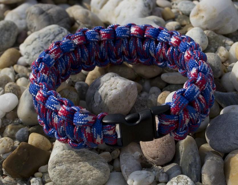 O&T zapestnica paracord plastična sponka, belo-modro-rdeča