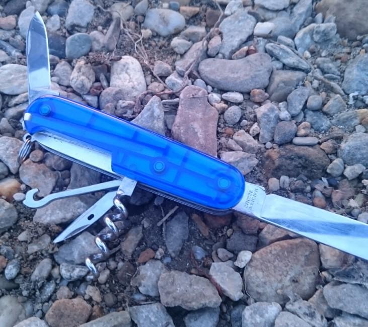 Victorinox Huntsman žepni nož 91mm, prosojno moder