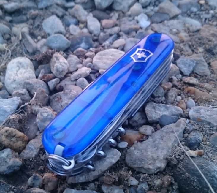Victorinox Huntsman žepni nož 91mm, prosojno moder
