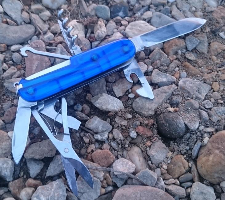 Victorinox Huntsman žepni nož 91mm, prosojno moder