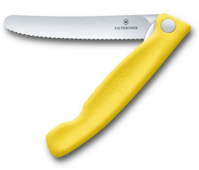Victorinox Swiss Classic preklopni nož za sadje in zelenjavo z nazobčanim rezilom, rumena