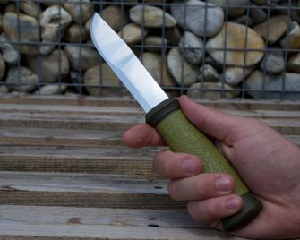 Mora of Sweden Outdoor 2000 nož, olivne barve