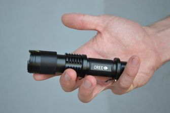 Vojaška svetilka LED z akumulatorsko baterijo in zoomom, 13 cm